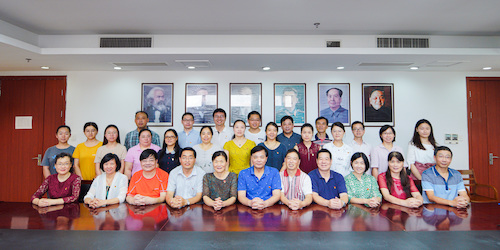 马院全体师生党员全家福